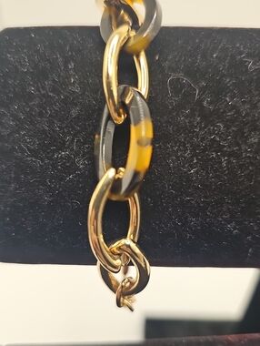 Gold Tortoiseshell Link Bracelet - Women Jewelry. Marked NRQ